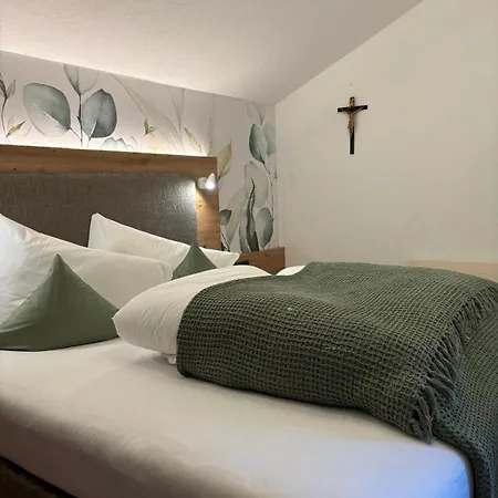 Gartenhaus Zur Kroellin Holiday home Mayrhofen